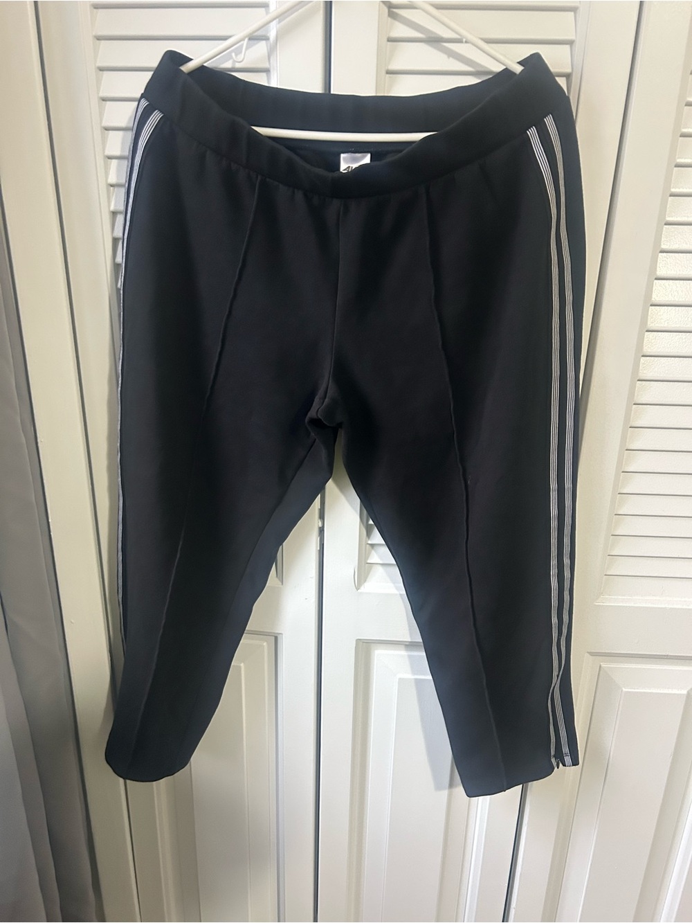 Avia Black Pants with White Trim